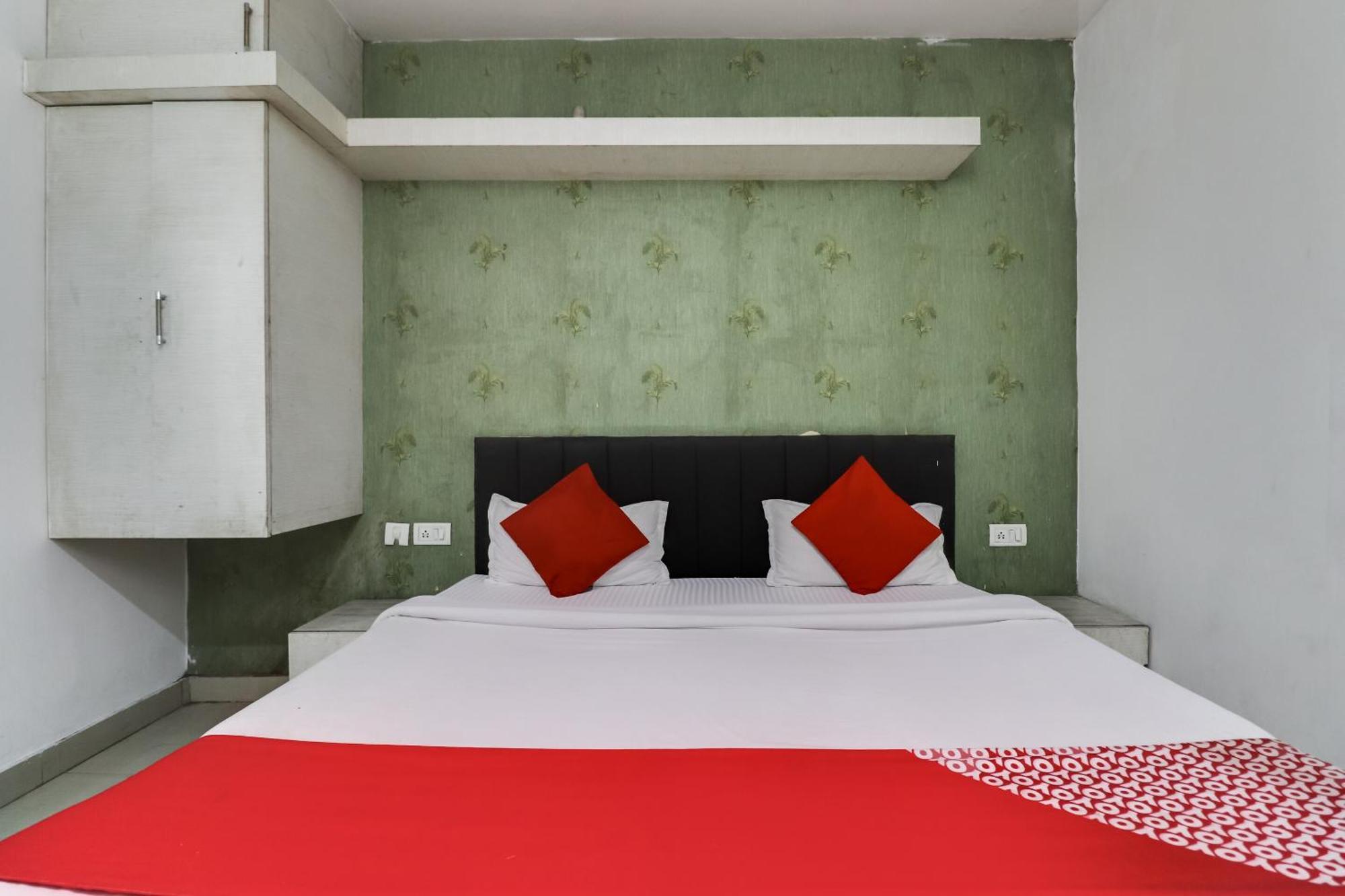 Oyo Flagship Just-9 Inn Near Sahara Ganj Mall Lucknow Exterior photo